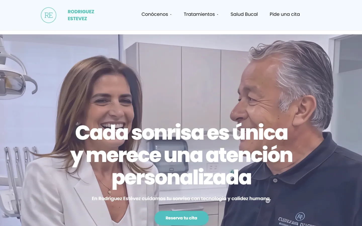 Portada de rodriguezestevez.es en escritorio, con el titular sobre la imagen de apertura y el botón de reserva de cita.